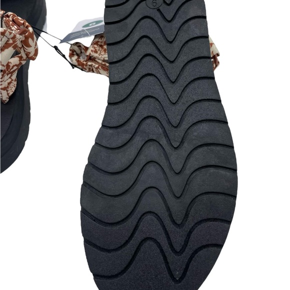 Women's Floris Platform Sport Sandals - Universal Thread Brown Floral Size 9 - Picture 3 of 7